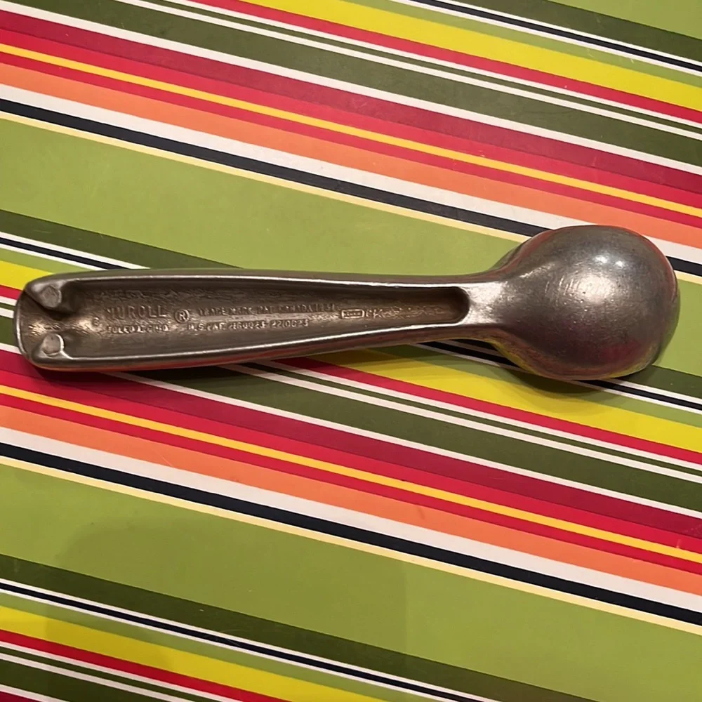 RARE Vintage Nuroll aluminum 7-1/8” ice cream scoop Toledo, Ohio patent 1937